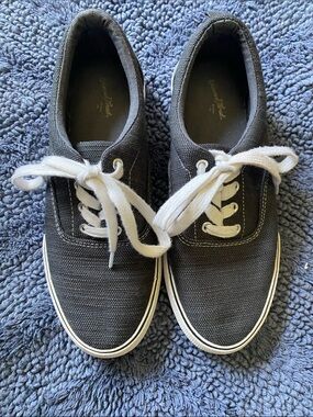 Women’s Black Canvas Lace-Up Sneakers - Universal Thred
